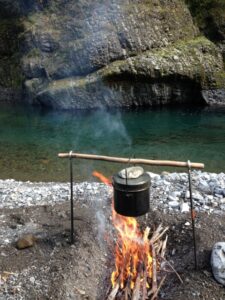 焚火で飯盒