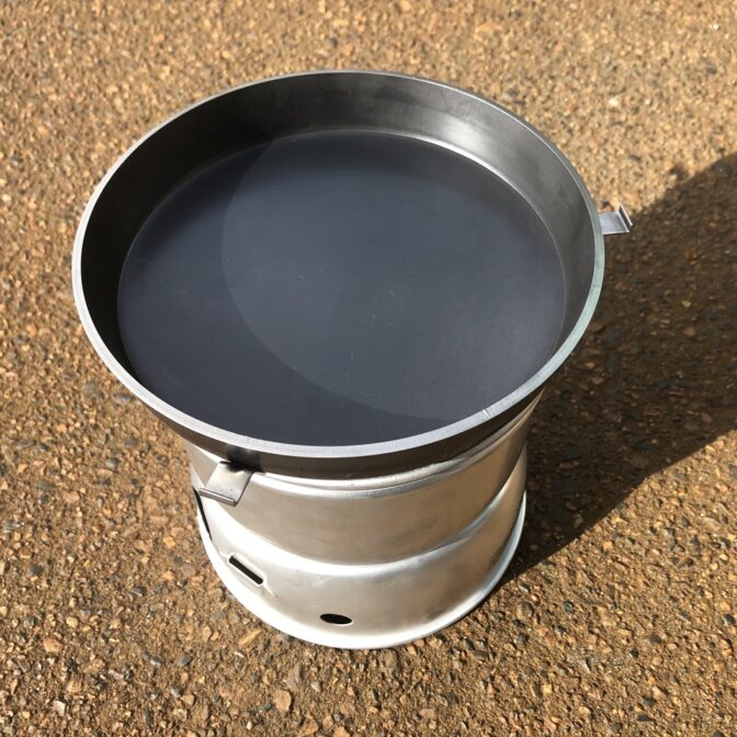 ストームクッカーに置いた深型グリルパン