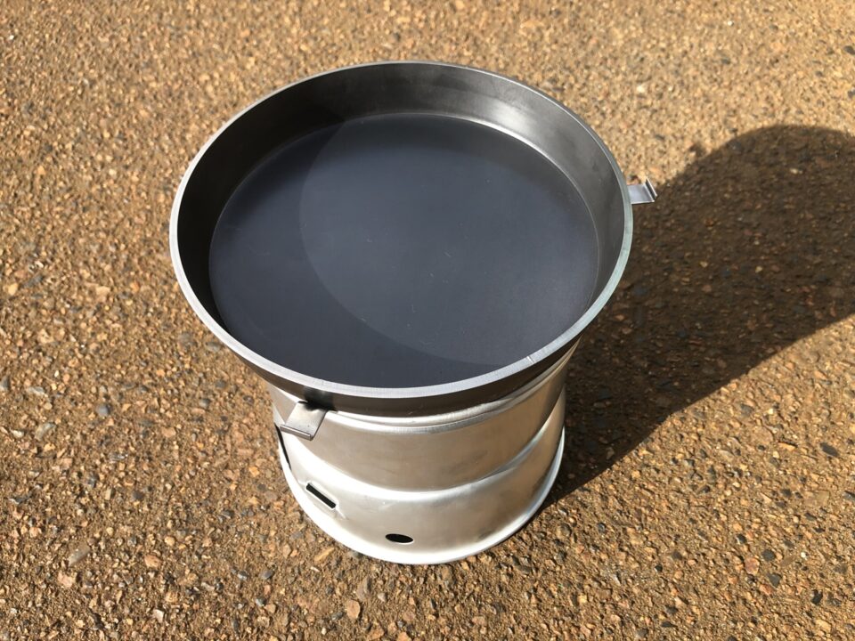 ストームクッカーに置いた深型グリルパン