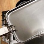 ロックパンLステンレスを掴んでいる