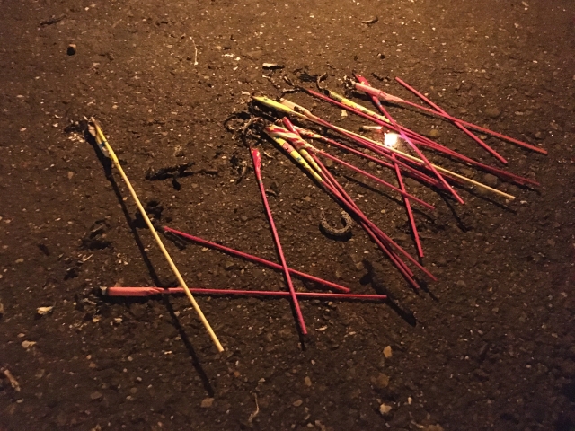 キャンプ場の花火のゴミ