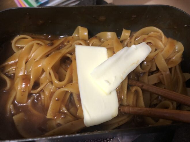 【ソロキャンプ飯】湯切り不要！パスタで簡単オシャレ飯