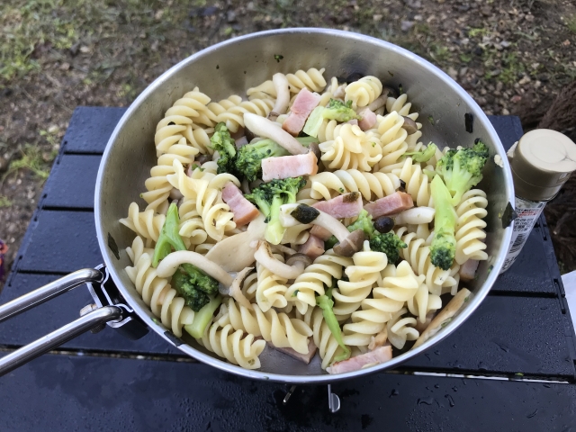 キャンプでのパスタは茹でてから持っていく