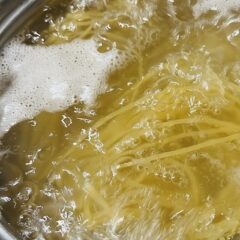 キャンプで使うパスタは実は茹でて持っていくのがベストなんです！