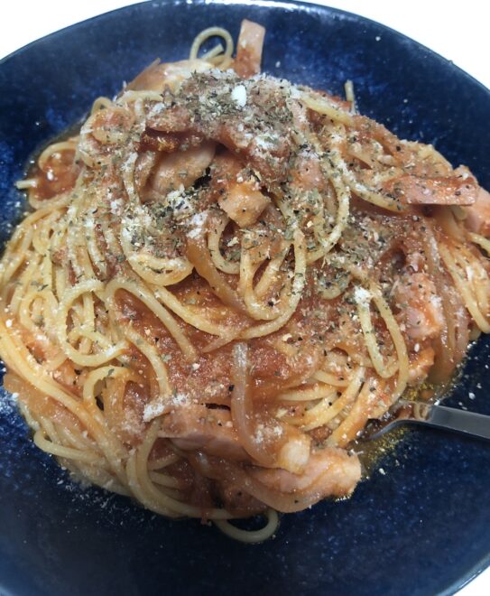 キャンプでパスタ アマトリチャーナ