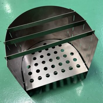 SCREEN STOVE(純チタン製UL焚き火台)