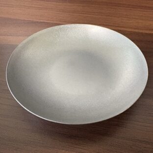 取り皿やちょっとしたおつまみ用の皿としても使える チタン製の小皿を発売致しました